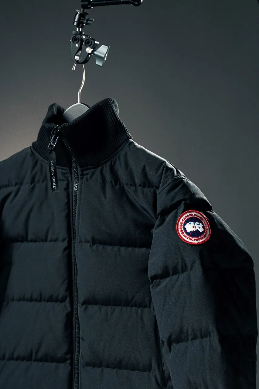 P820 official website synchronizes the top Canada Goose CANADA. GOOSE 42 models ❣️❣️❣️ The new expedition goose limited edition comes from the top domestic development team. It is currently the highest version on the market and in the country (there is no one). You can compare it at will. The top version exclusively for purchase must be high-quality. If there is a better product than mine, the clothes will be given to you. Analysis of the new expedition limited edition: (Trademark): For the chest LOGO, we use exclusively custom-dyed embroidery thread. The imported Behringer embroidery machine truly achieves 100% reproduction and is guaranteed to be completely consistent with ZP. The embroidery thread has zero color difference, the maple leaves are full and clear, and the details are perfect. Different from the crooked and fuzzy embroidery on the market, I honestly don’t know what kind of machine can embroider like this! A fake look! (We can guarantee that no one of our peers is more attentive and professional than us!) (Fabric): The new expedition model is made of exclusive high-end fabrics, abandoning the old expedition 21-count all-round fabric! The front piece is made of 18-count glue, and the back piece (sleeves) is made of a unique combination of pongee wool plaid, which restores the taste that ZP should have. It ensures the comfort and fit of the upper body while ensuring the 5-level cold protection index. It achieves the comfort of the fabric covering the mouth and the 5-level cold protection index of the old Expedition. The difference between market products can be seen at a glance. Cheap fabrics can be used to make sexy underwear, but forget about making down jackets! I really can’t do it without buying the original version and dismantling it! (Accessories): Spend a lot of money to develop private model customization, no matter the cost, as long as every detail is perfect! The original 1:1 mine buckle, the thorns on each buckle are very obvious! It took me 2 months to find the imported cuff ribbing. It is comfortable, warm and feels great! The original one-to-one molded landmine buckle/comma buckle/zipper embryo/four-button buckle/, washed label/dyed cuff thread/are all made with great care! It’s so different from the summer sock-like cuffs on the market that I can’t stand it! What is this! Different from the cheap male models used in the market! It looks too cheap, no contrast means no harm! Size: S-XXL